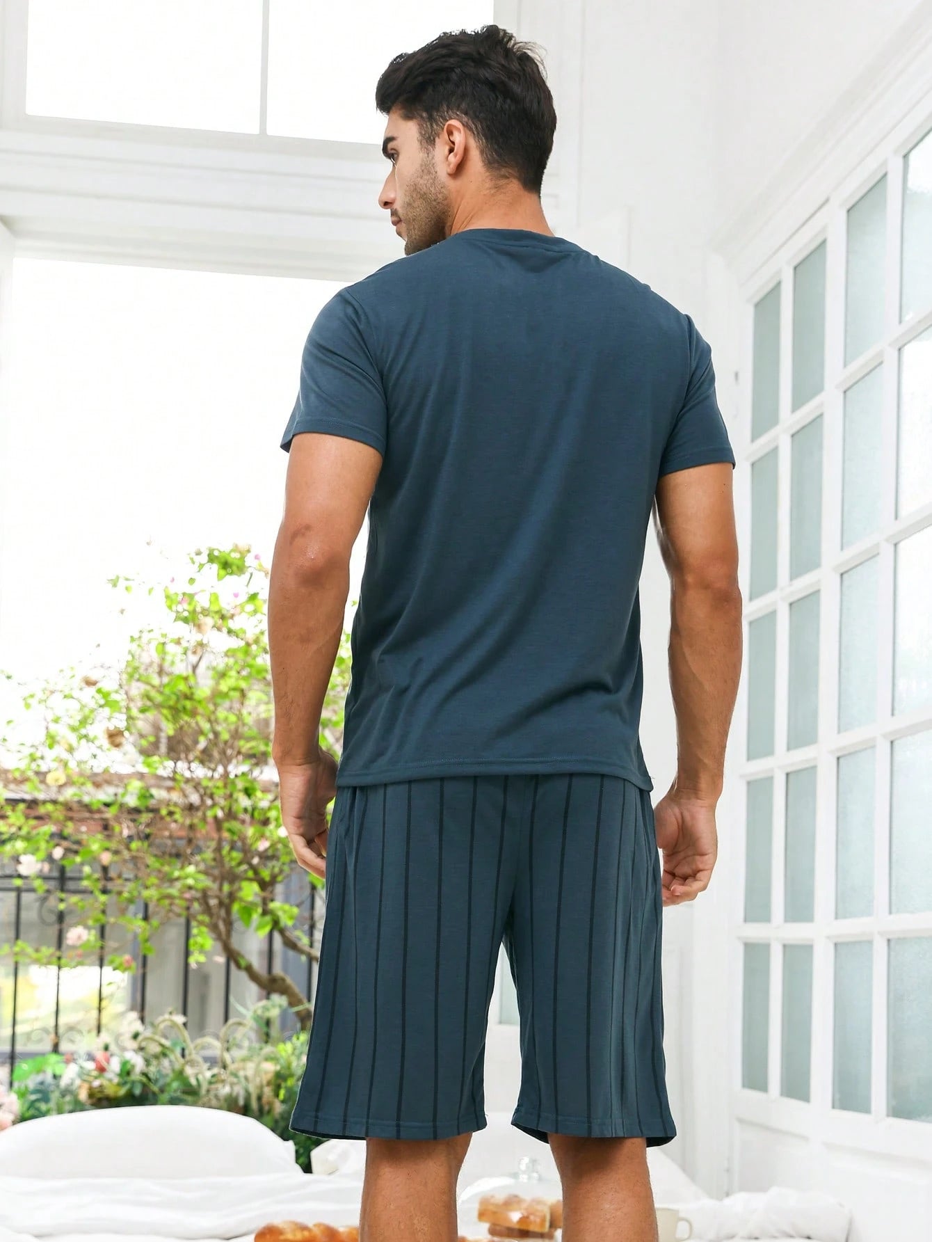Manfinity Heren effen T-shirt en gestreepte printshort PJ-set / pyjamaset