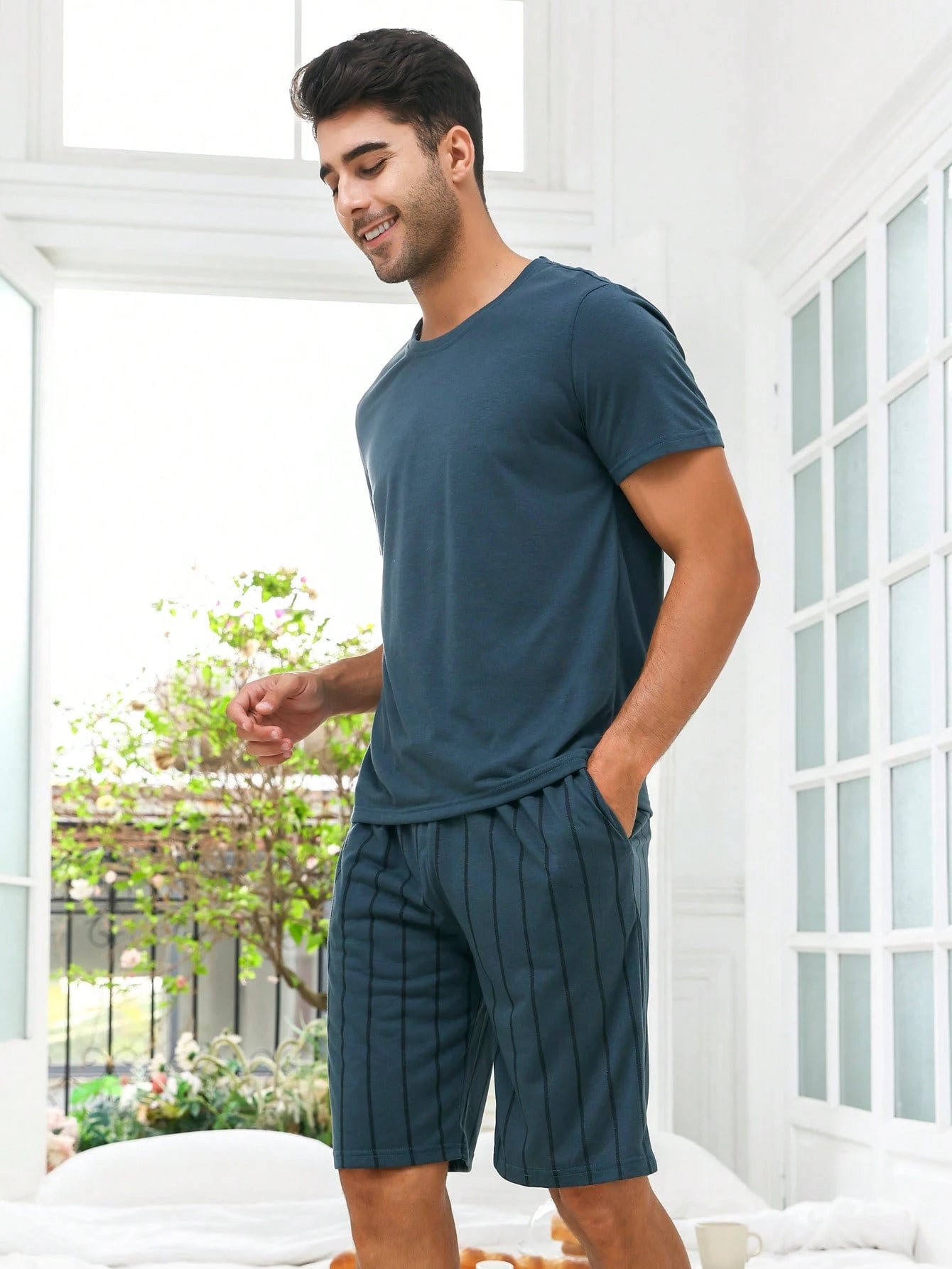 Manfinity Heren effen T-shirt en gestreepte printshort PJ-set / pyjamaset