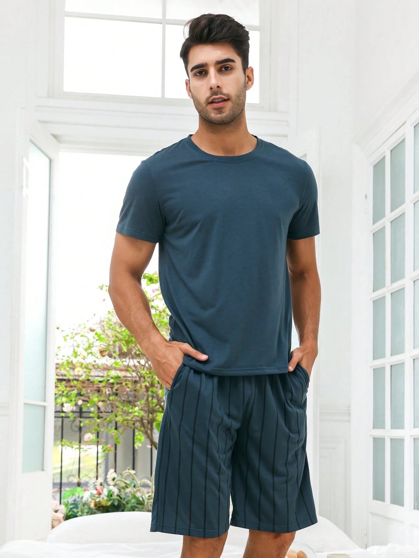 Manfinity Heren effen T-shirt en gestreepte printshort PJ-set / pyjamaset