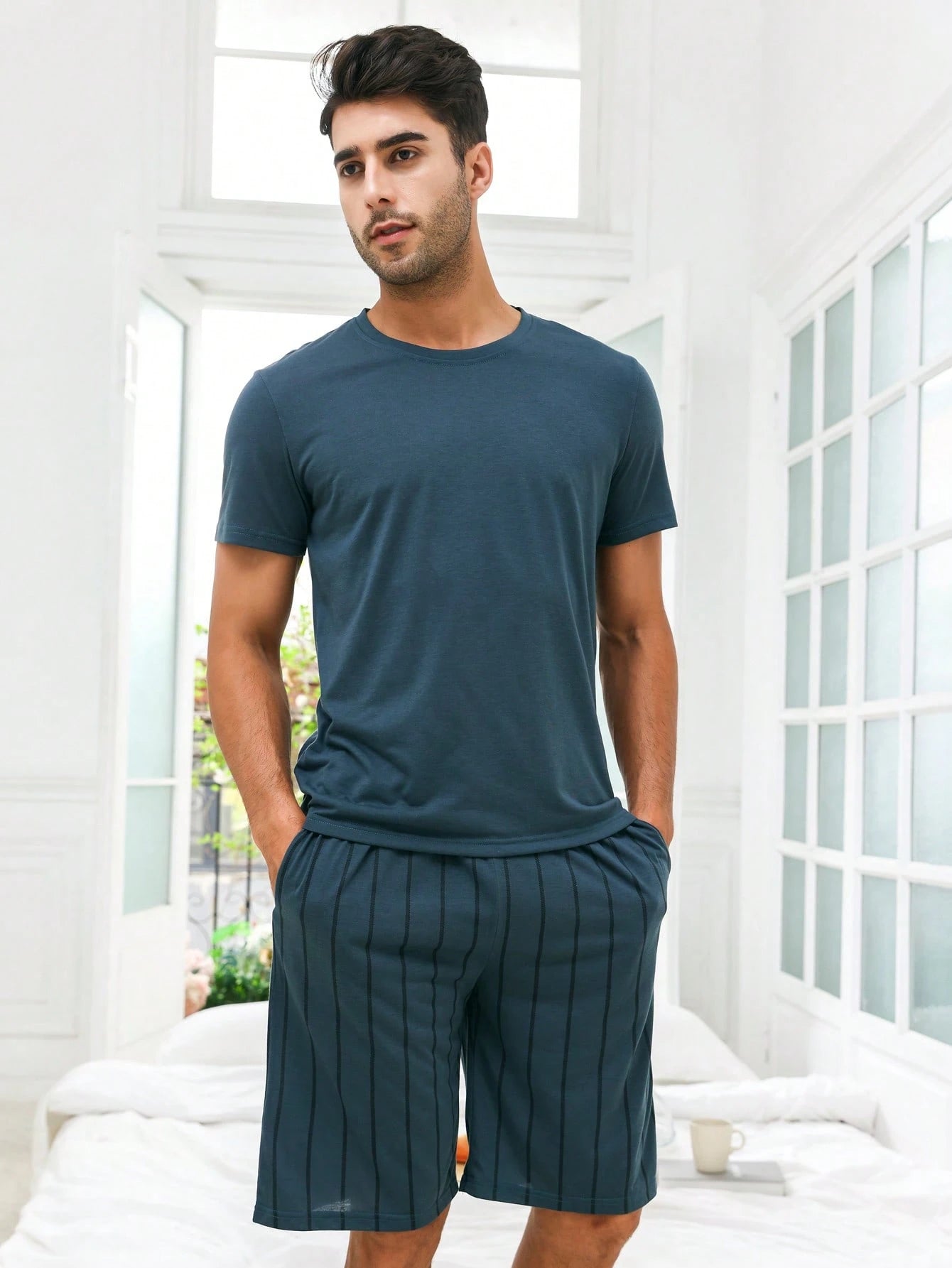 Manfinity Heren effen T-shirt en gestreepte printshort PJ-set / pyjamaset