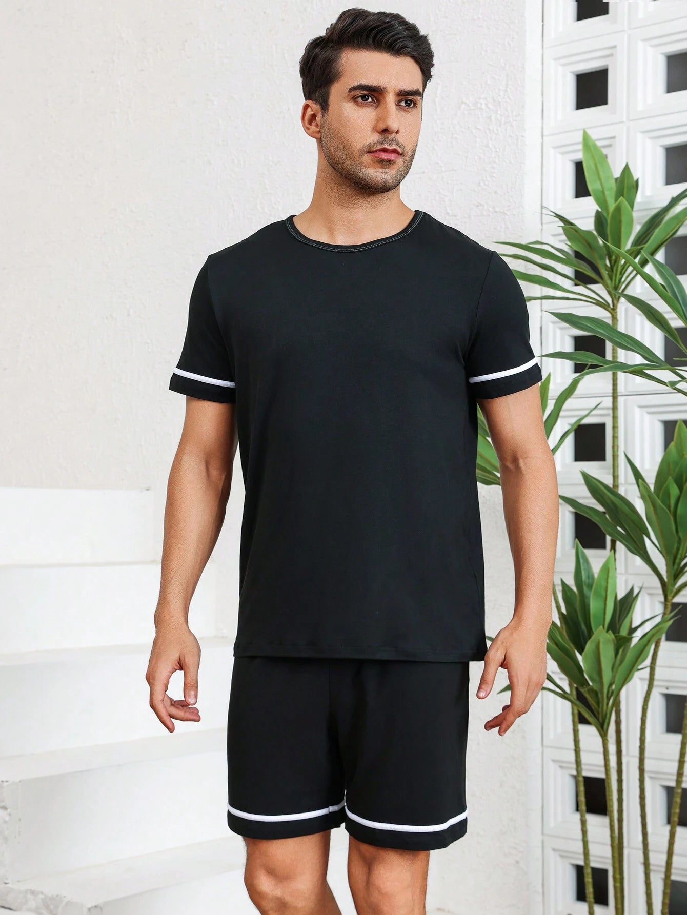Manfinity Casual heren T-shirt met ronde hals, korte mouwen en shorts, homewear-set, zomer
